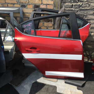 Дверь боковая Mazda Axela BM6FJ зад, прав sedan