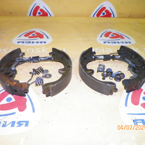 Колодки тормозные Toyota AT190/ST190/CT190/ST200/ST202/AT210/CT210/ST210/SV30/SV40 Барабанные тормоза в комплекте с пружинками. R RR=RL