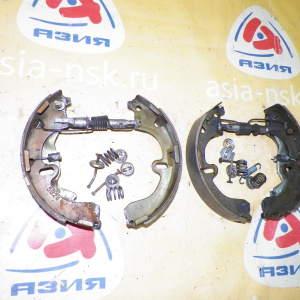 Колодки тормозные Toyota AT190/ST190/CT190/ST200/ST202/AT210/CT210/ST210/SV30/SV40 Барабанные тормоза в комплекте с пружинками. R RR=RL