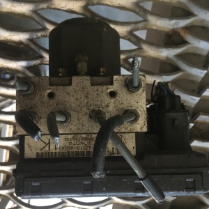 Блок ABS Toyota EXZ10 Raum 44510-46040