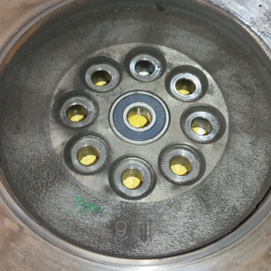 Маховик Subaru EJ20Y Legacy BP5 m/t обратный выжим, + корзина ( трещины на маховике ) диаметр диска 230 мм. ( 91 )