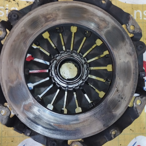 Маховик Subaru EJ20Y Legacy BP5 m/t обратный выжим, + корзина ( трещины на маховике ) диаметр диска 230 мм. ( 91 )