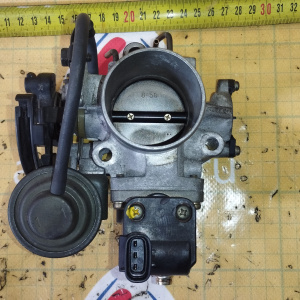 Заслонка дроссельная Toyota 3S-FE Nadia SXN10 222107A770 3 болта с вакуумником ДЕФЕКТ ДАТЧИКА ПОЛОЖЕНИЯ