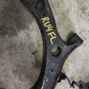 Рычаг Honda RU4 Vezel перед, лев н