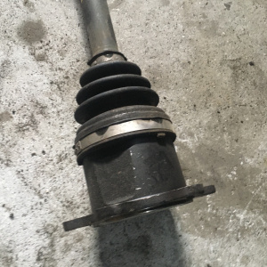 Привод Suzuki TD54W/TD94W Escudo/Grand Vitara R фланец на 6 болтов (дефект пыльника)