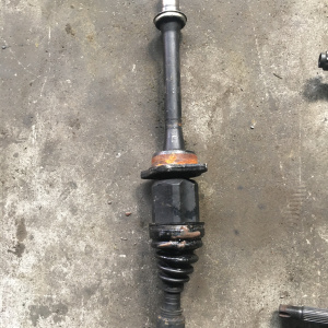 Привод Toyota ZGM11 Isis 3ZR перед, прав ABS дефект пыльника