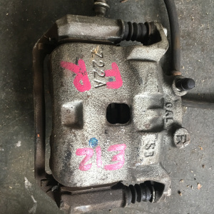 Суппорт Nissan E12 Note перед, прав