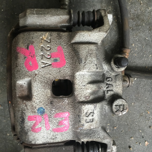 Суппорт Nissan E12 Note перед, прав