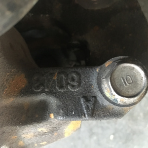 Суппорт Mitsubishi N84W Chariot Grandis перед, лев 6043