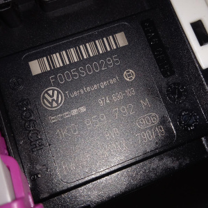 Дверь боковая Volkswagen Passat B6/3C2/3C5 '2007 перед, лев в сборе (дефект, вмятина)