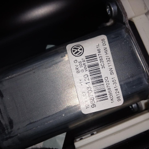 Дверь боковая Volkswagen Passat B6/3C2/3C5 '2007 перед, лев в сборе (дефект, вмятина)