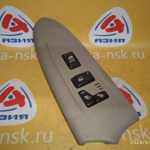 Пульт стеклоподъемника Chevrolet TrailBlazer GMT370/KC перед, прав пассажир, серая панель 15133138