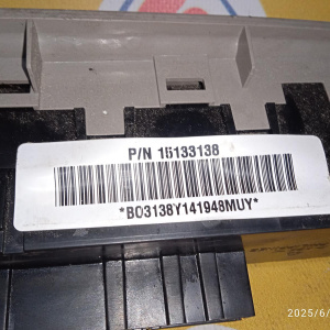 Пульт стеклоподъемника Chevrolet TrailBlazer GMT370/KC перед, прав пассажир, серая панель 15133138