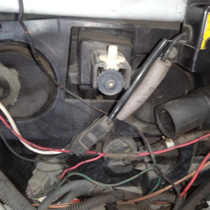 Рамка передняя Chevrolet 15831182 TrailBlazer GMT360/KC '2003 в сборе с фарами и решёткой (сломана решётка)