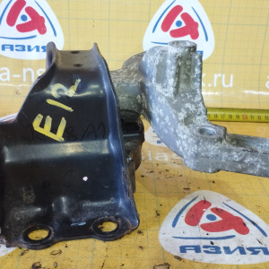 Подушка двигателя Nissan HR12-DE Note E12 перед, прав 11210-1HC0C  ( 3 ) ( RA253-02 )