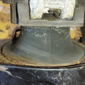 Подушка двигателя Nissan HR12-DE Note E12 перед, прав 11210-1HC0C  ( 3 ) ( RA253-02 )