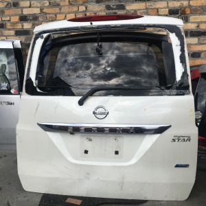 Дверь задняя NISSAN Serena C26 без стекла