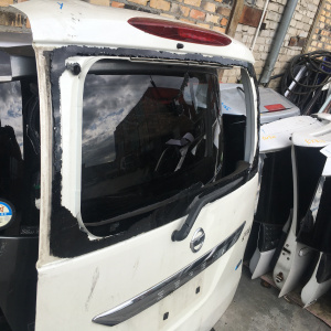 Дверь задняя NISSAN Serena C26 без стекла