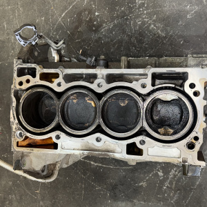 Двигатель Nissan MR20-466895A ЗАДИРЫ ЕСТЬ ,КОЛЕНО СТУЧИТ Dualis J10 БЛОК ДВИГАТЕЛЯ КАК НА ФОТО