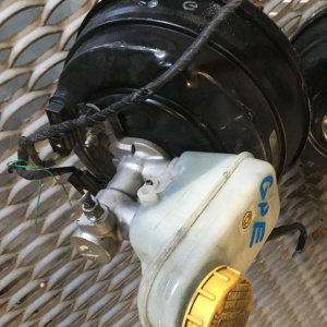 Главный тормозной цилиндр Subaru GPE Impreza XV FB20 +вакуумник RHD