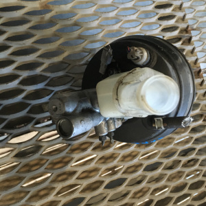 Главный тормозной цилиндр TOYOTA CXR20 Lucida с вакуумником