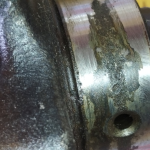 Коленвал Mazda L3-VDT CX-7 ДЕФЕКТ РЖАВЧИНА по диагонали 102 мм., диаметр 52/52 мм. L3K9-11-300A