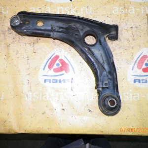 Рычаг Toyota NHP10 Aqua/Prius C перед, прав