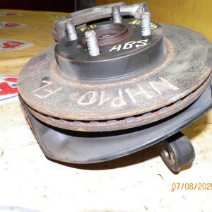 Ступица Toyota NHP10 Aqua перед, лев ABS. В сборе.