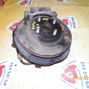 Ступица Toyota NHP10 Aqua перед, прав ABS. В сборе.