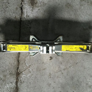 Домкрат Nissan Bluebird U14 800 кг.