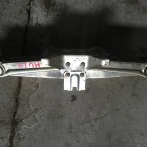 Домкрат Nissan Bluebird U14 800 кг.