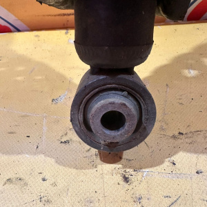 Стойка Toyota AZT246 Caldina R 4WD