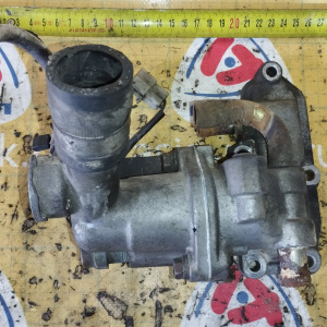 Горловина радиатора Isuzu Elf 4JG2 системы охлаждения двс на гбц