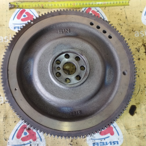 Маховик Nissan TD42-T Safari Y61 m/t ( диаметр диска 277 мм. ) ДЕФЕКТ ТРЕЩИНЫ ( 51N ) 1231051N10