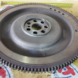 Маховик Nissan TD42-T Safari Y61 m/t ( диаметр диска 277 мм. ) ДЕФЕКТ ТРЕЩИНЫ ( 51N ) 1231051N10