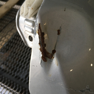 Крыло SUZUKI Grand Escudo TD94W '2008 перед, лев с зеркалом (без отверстия) дефект