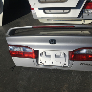 Крышка багажника HONDA Torneo CF3 '2000-2002 вст. R2223 белая (спойлер)