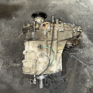 Раздатка Toyota 1KD/5VZ/1KZ Land Cruiser Prado KDJ95/VZJ95/KZJ95 '06.1999-09.2002 a/t ПОД АКТУАТОР ПЛАСТИКОВЫЙ ДЛИНА 270 мм. ( длинная ) ДЕФЕКТ КОРПУС