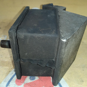 Подушка двигателя Land Rover 94D Discovery LT/L318 '2004 4.0L V8 L=R (трещины) F KKB102450