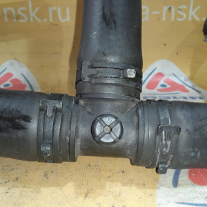 Патрубок радиатора Land Rover PCH000460 Discovery LT/L318 94D '2004 в 4.0L V8 от термостатата к радиатору