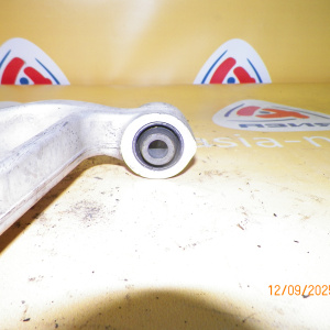 Рычаг Nissan Y51 Fuga зад, лев в