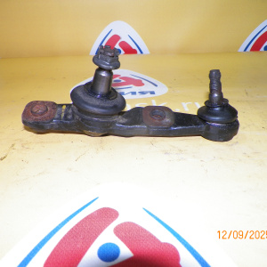 Шаровая Toyota GRS180 Crown перед, прав н