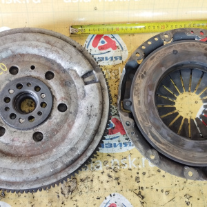 Маховик Nissan QR20/QR25 X-Trail T30 '2000-2007 ДВУХМАССОВЫЙ ДЕФЕКТ ЛЮФТ 123108H301 123108H300