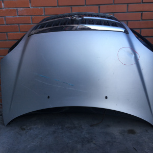 Капот TOYOTA Nadia SXN10 с решеткой (SU) дефект