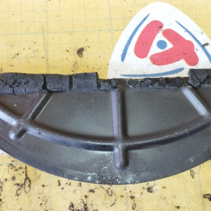 Кожух маховика Suzuki 1132080A00 Jimny JB43W M13A 4WD задний привод a/t крышка ( металл )