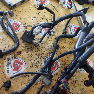 Коса ДВС Toyota 3C-E Corolla CE113-2007747 '04.1998-08.2000 a/t A241L деф. корпуса компьютера 89661-1E230 (спид. мех.) 82121-1T240