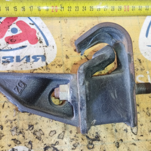 Подушка двигателя Toyota 5K/7K Lite Ace Noah KR42 перед, прав 12361-13041 / 12361-13050