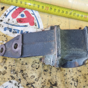 Подушка двигателя Toyota 5K/7K Lite Ace Noah KR42 перед, прав 12361-13041 / 12361-13050