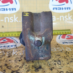 Подушка двигателя Toyota 5K/7K Lite Ace Noah KR42 перед, прав 12361-13041 / 12361-13050