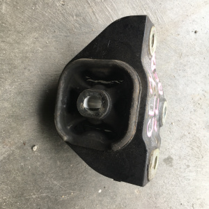 Подушка двигателя Honda K20A/K24A Accord CL7/CL9/CM2 2WD/4WD a/t верх на акпп ЕСТЬ ТРЕЩИНЫ перед, лев в 50870-SEA-E01